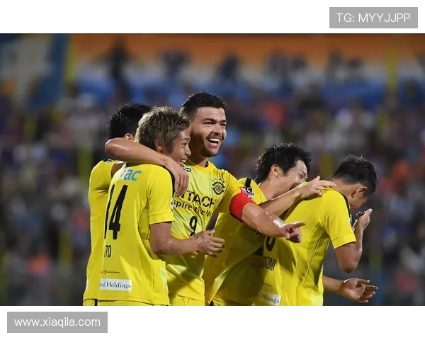 长崎航海逆袭名古屋鲸鱼 诺曼双响桑塔纳破门